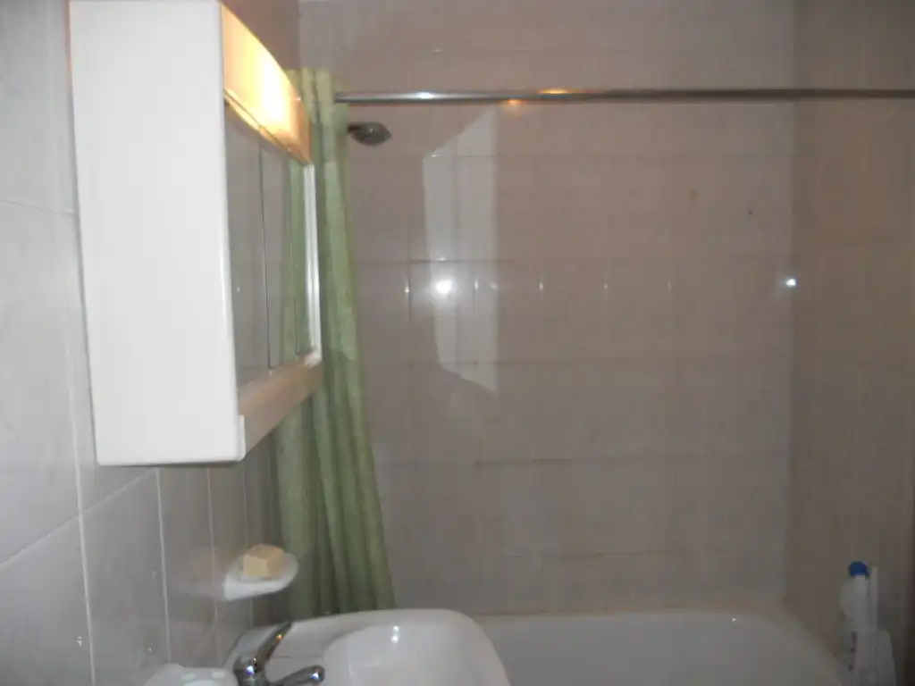 Baño de Piso en venta en Ames con Calefacción, Trastero y Amueblado