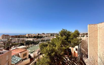 Vista exterior de Pis en venda en Roquetas de Mar amb Terrassa