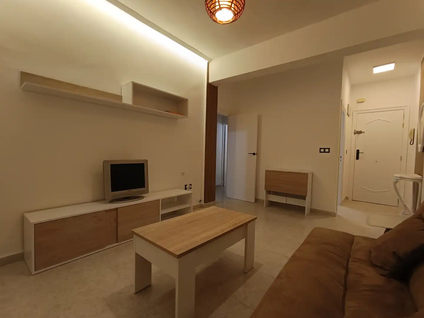 Sala d'estar de Pis de lloguer en Alicante / Alacant amb Jardí privat, Moblat i Rentadora