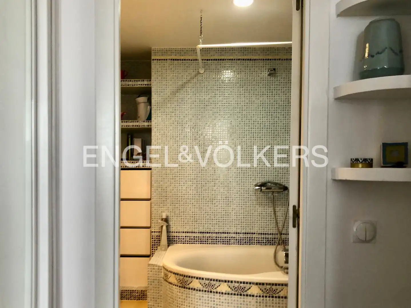 Badezimmer von Wohnung zur Miete in Madrid mit Klimaanlage und Heizung