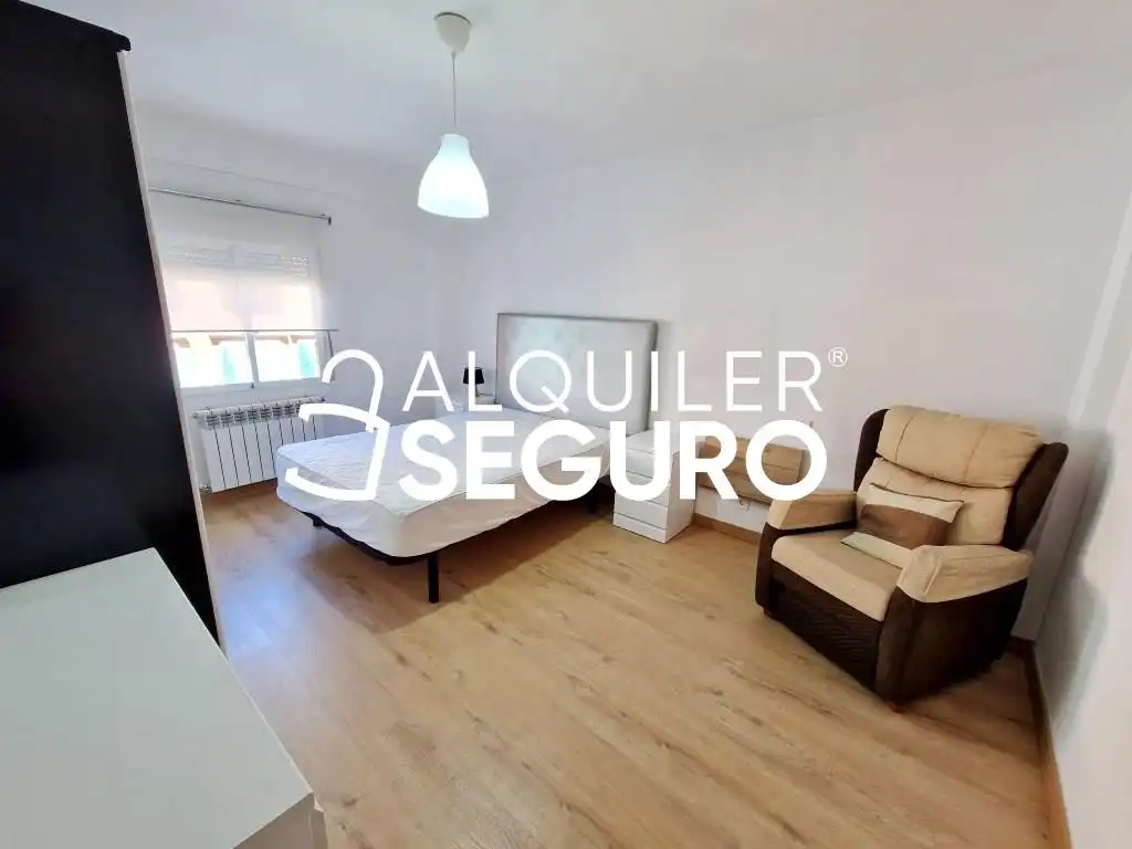Dormitori de Pis de lloguer en Alcorcón amb Aire condicionat, Calefacció i Terrassa