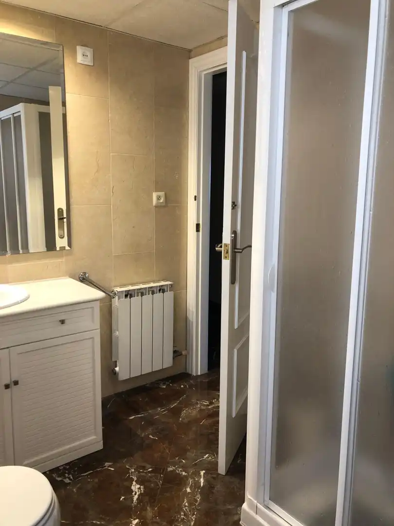 Bany de Casa o xalet en venda en Jaén amb Terrassa, Traster i Balcó