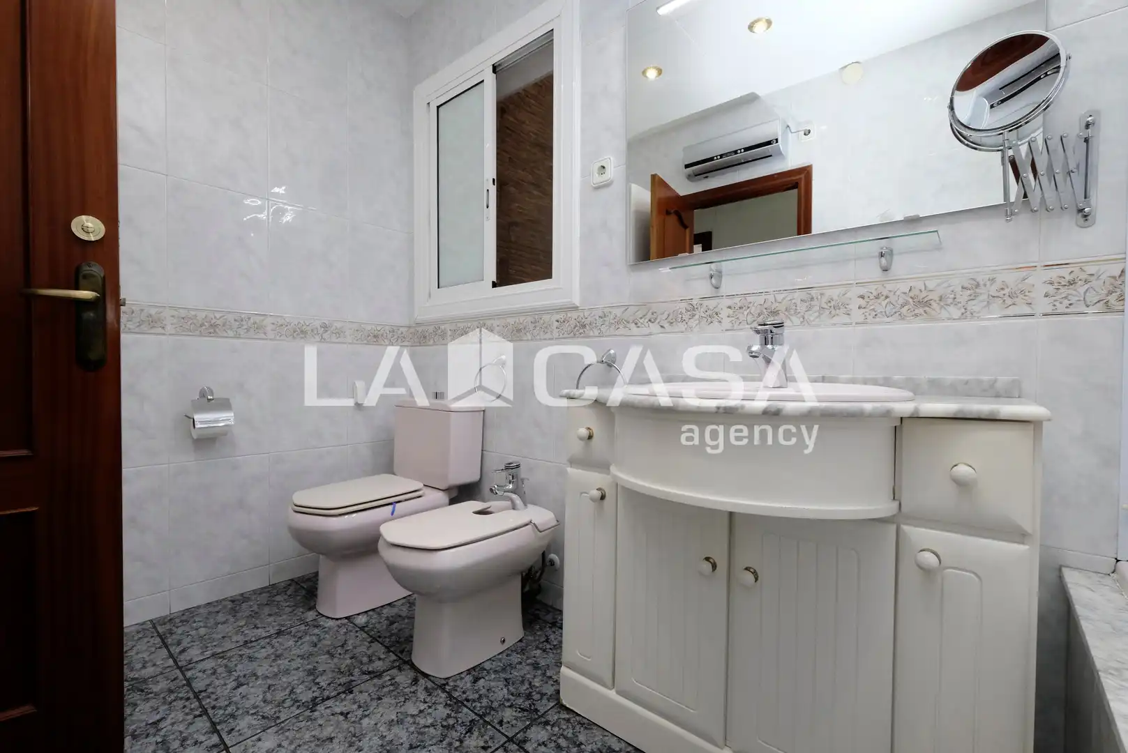 Bathroom of Flat for sale in Barcelona  with Heating and Terrace