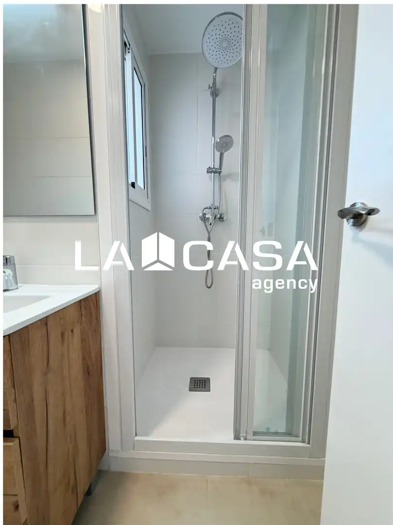 Badezimmer von Dachboden zum Verkauf in Santa Coloma de Gramenet mit Terrasse
