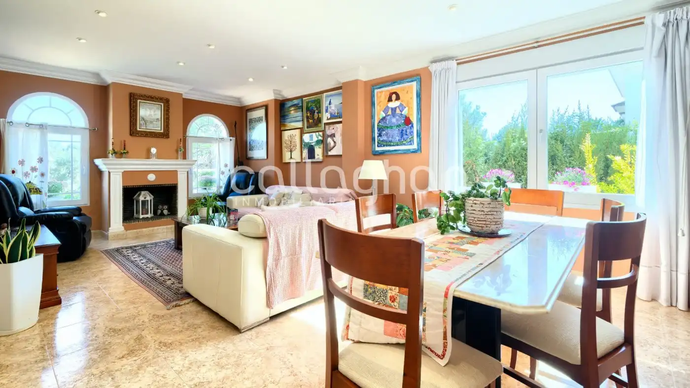 Sala de estar de Casa o chalet en venta en Paterna con Aire acondicionado, Calefacción y Jardín privado