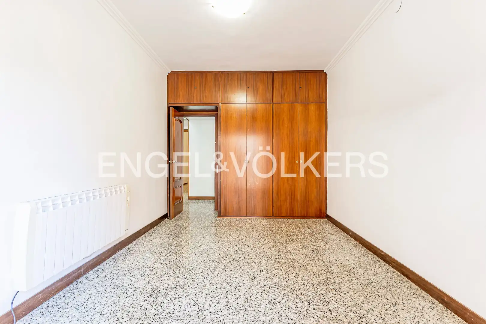 Wohnung zum Verkauf in Barcelona mit Klimaanlage, Heizung und Terrasse