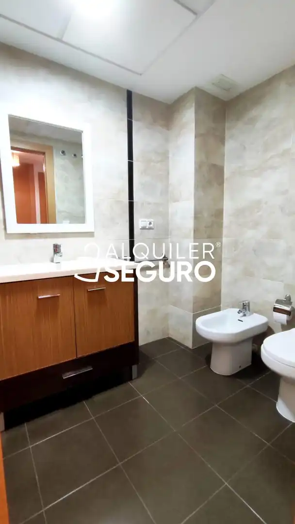 Baño de Piso de alquiler en Paterna con Aire acondicionado, Calefacción y Terraza