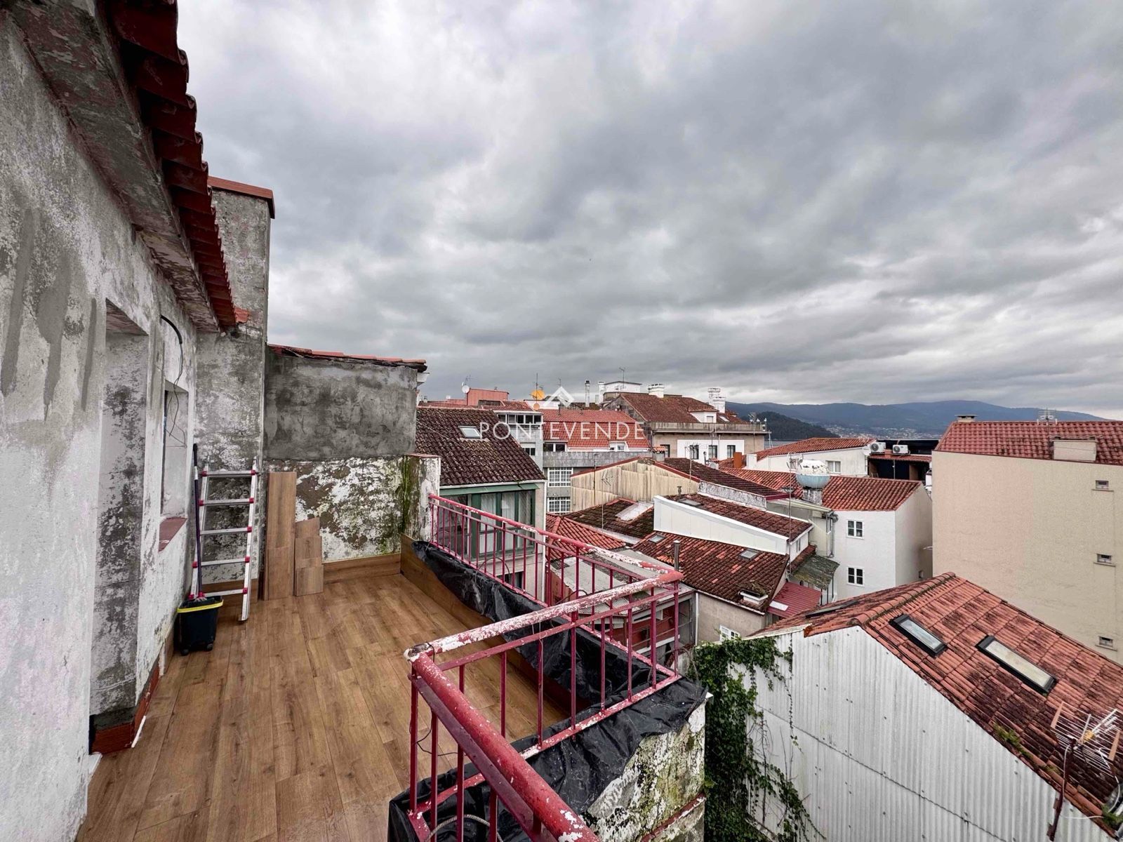 Terraza de Ático en venta en Marín con Calefacción, Terraza y Amueblado