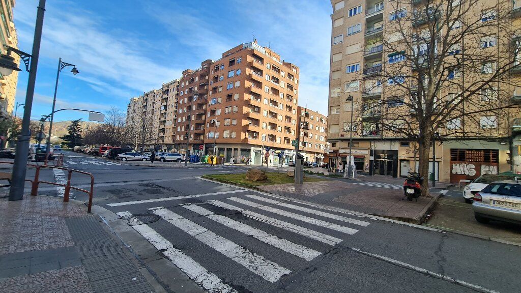 Vista exterior de Local de lloguer en  Logroño amb Aire condicionat