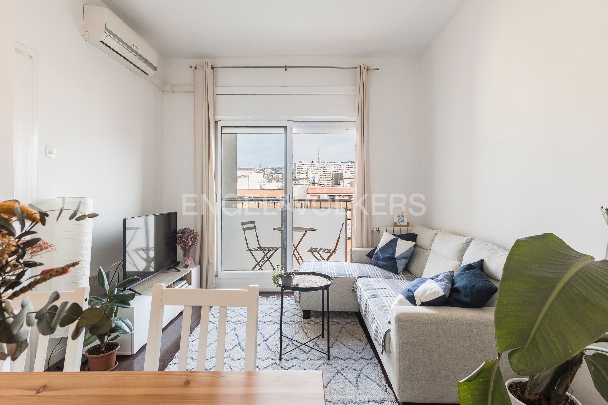 Living room of Apartment for sale in  Barcelona Capital  with Air Conditioner, Heating and Balcony