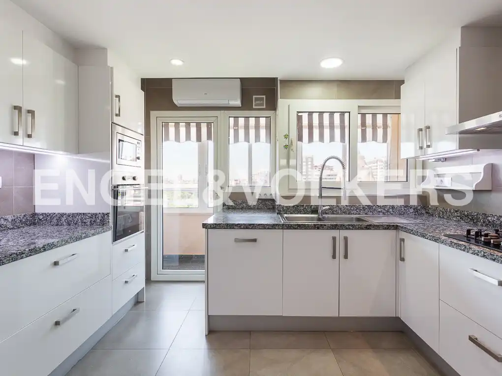 Kitchen of Flat for rent in Valencia  with Air Conditioner, Heating and Terrace