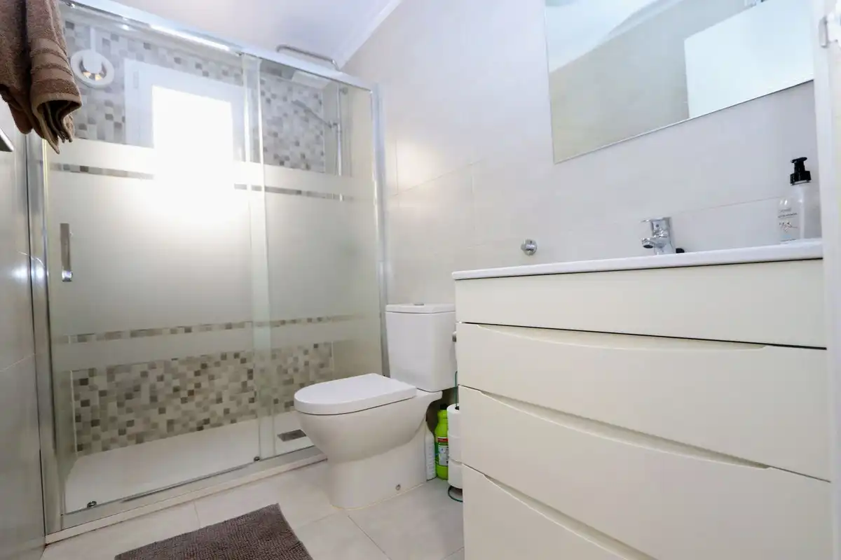Baño de Apartamento en venta en Los Alcázares con Aire acondicionado y Terraza