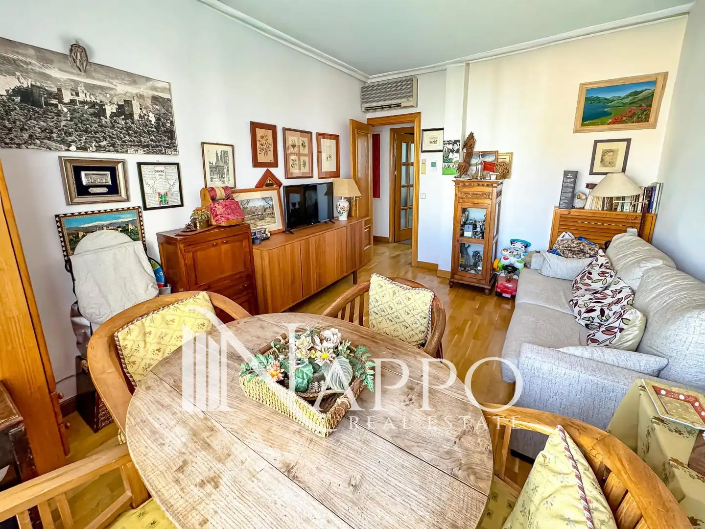 Living room of Attic for sale in Madrid  with Air Conditioner, Heating and Parquet flooring
