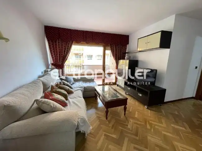 Living room of Flat for rent in Leganés  with Parquet flooring, Terrace and Furnished