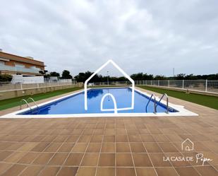 Piscina de Casa adosada de lloguer en Creixell amb Aire condicionat, Calefacció i Jardí privat