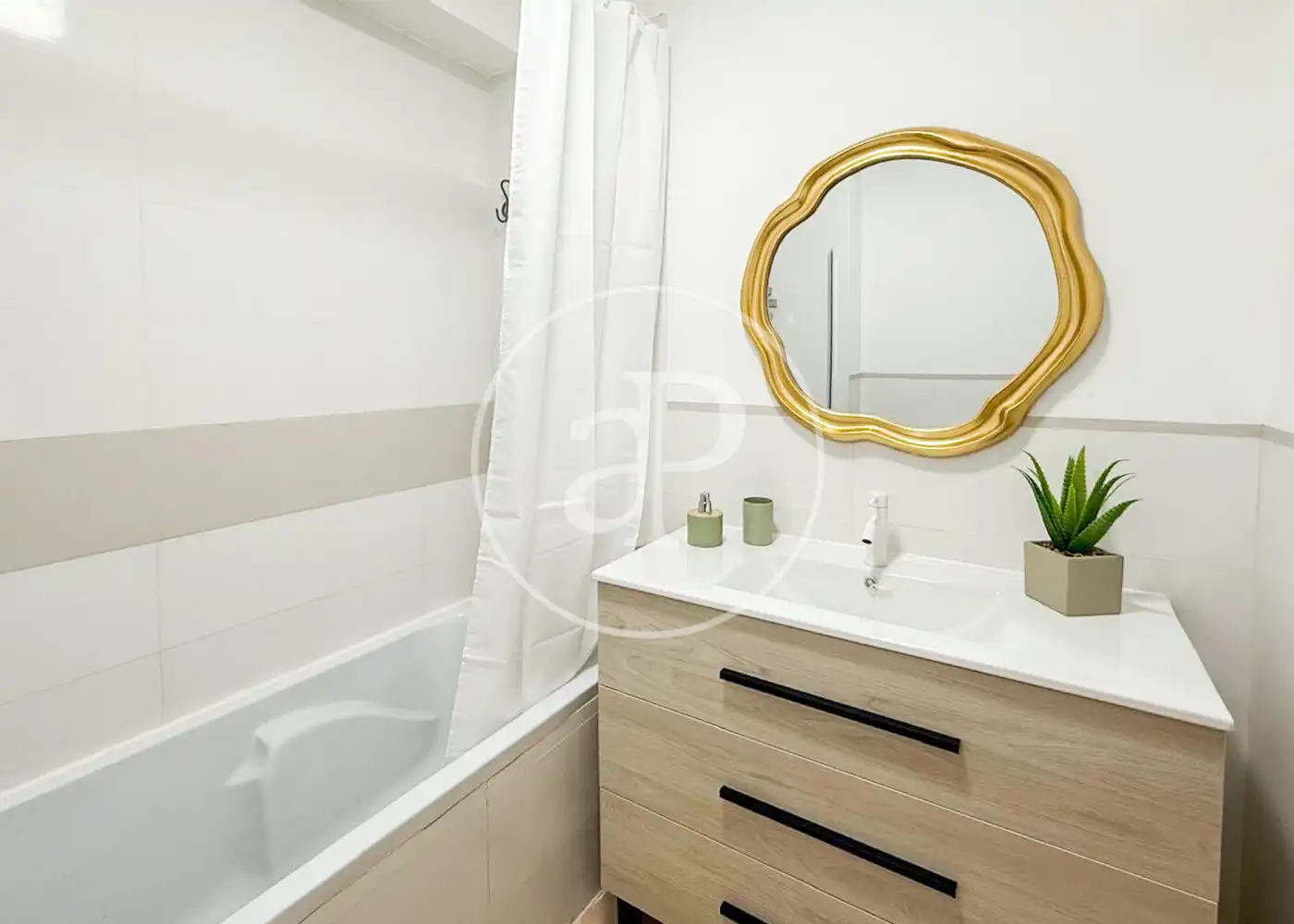 Bathroom of Flat for sale in Valencia  with Air Conditioner, Heating and Terrace