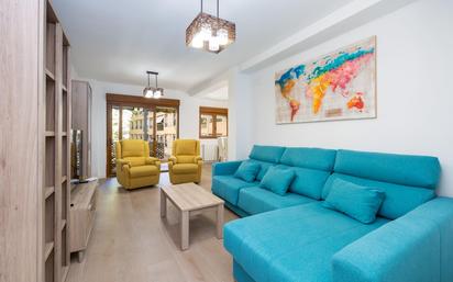 Living room of Flat for sale in  Granada Capital  with Air Conditioner, Terrace and Balcony