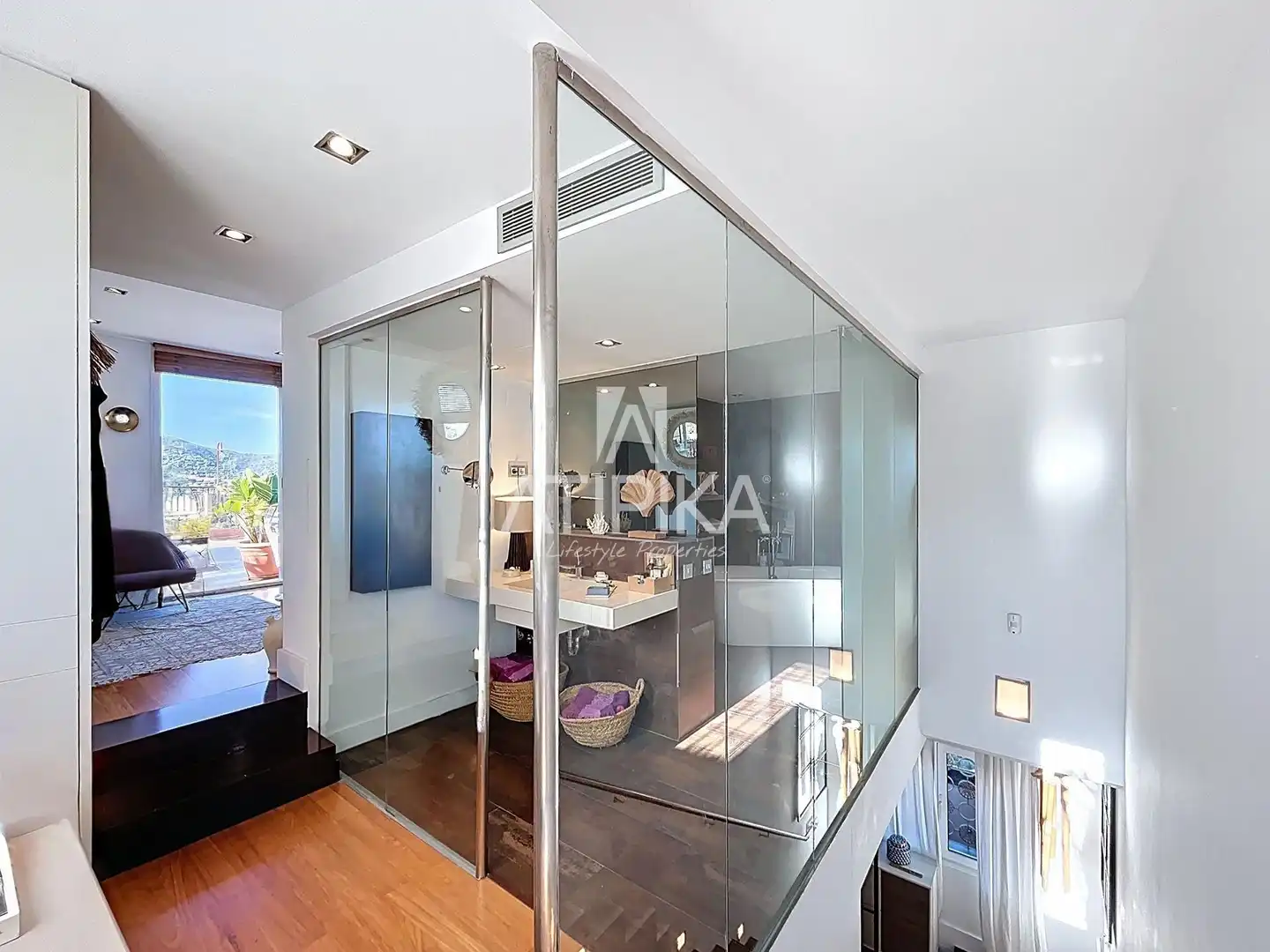 Maisonette zum Verkauf in Barcelona mit Klimaanlage, Heizung und Terrasse