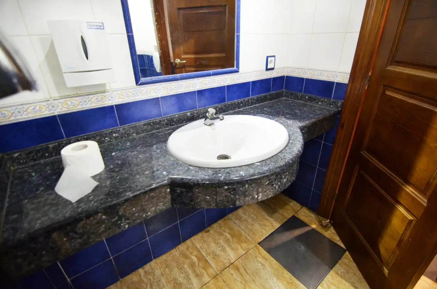 Bathroom of Commercial properties for sale in Aldeadávila de la Ribera