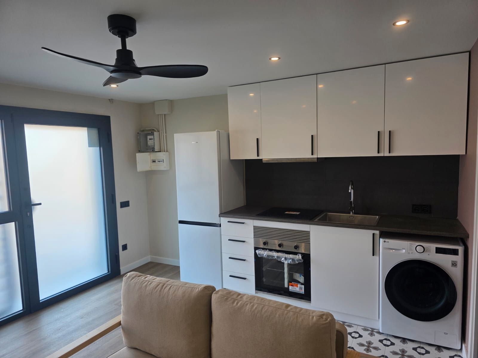 Cocina de Planta baja de alquiler en  Barcelona Capital con Amueblado y Horno
