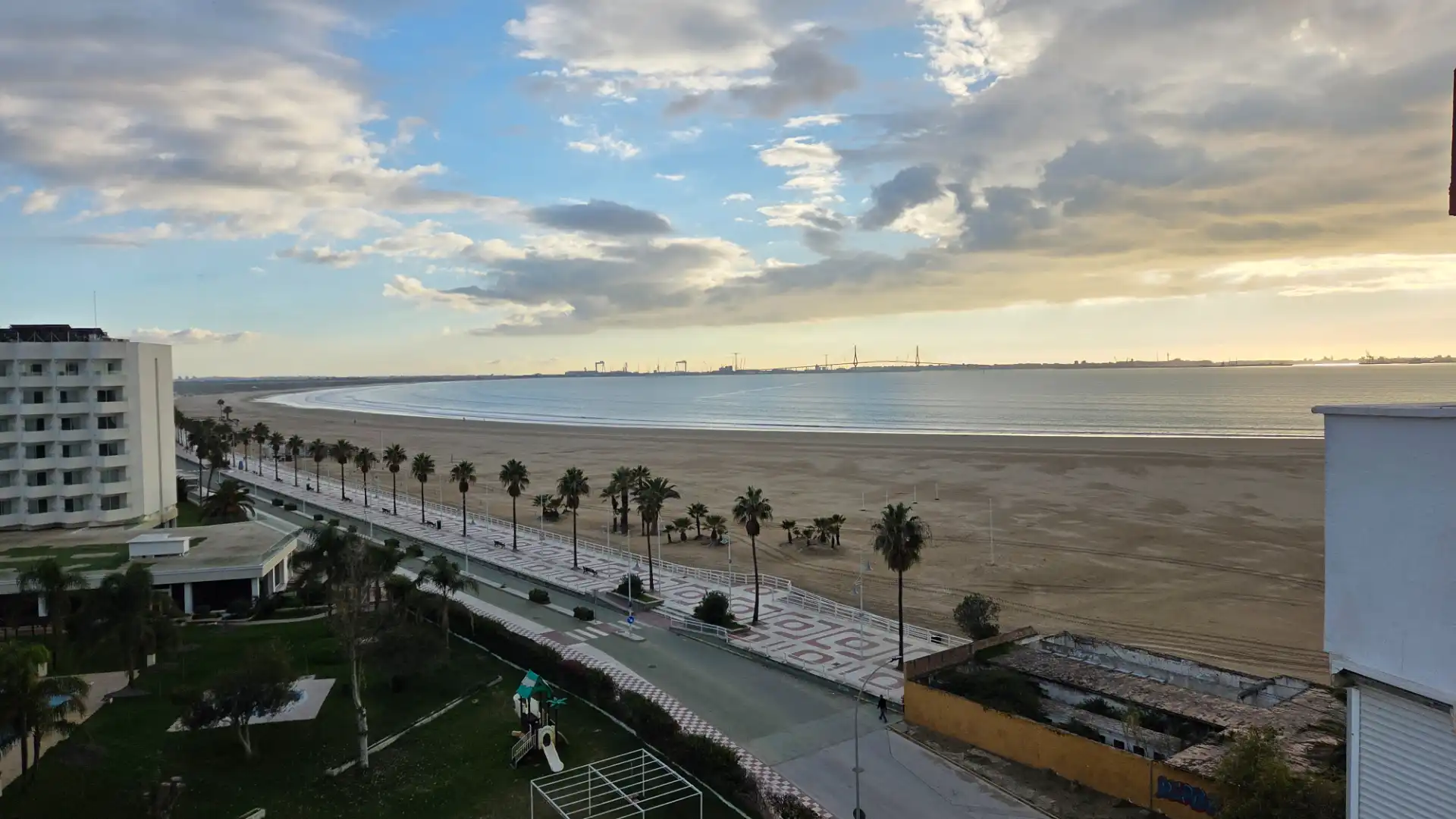 Vista exterior de Pis en venda en El Puerto de Santa María amb Terrassa i Traster