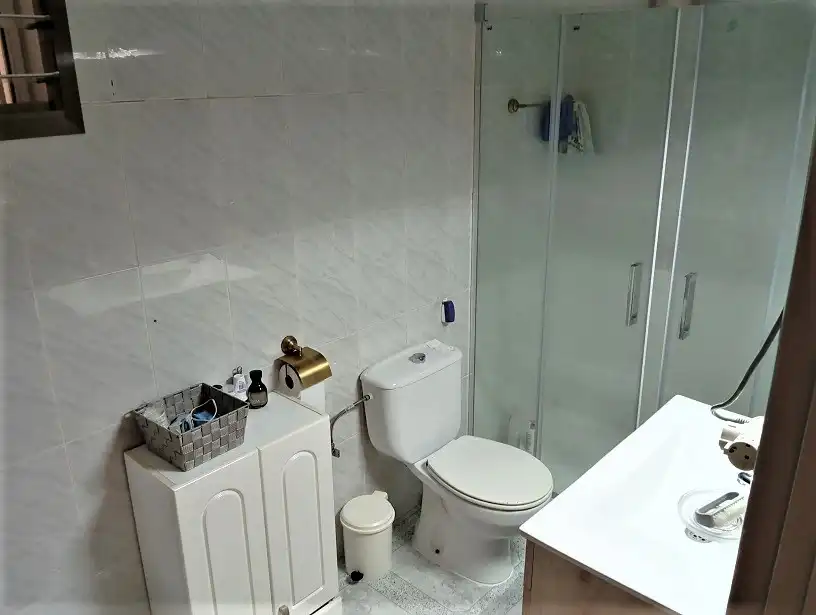 Bany de Casa o xalet en venda en Elche / Elx amb Aire condicionat, Jardí privat i Terrassa