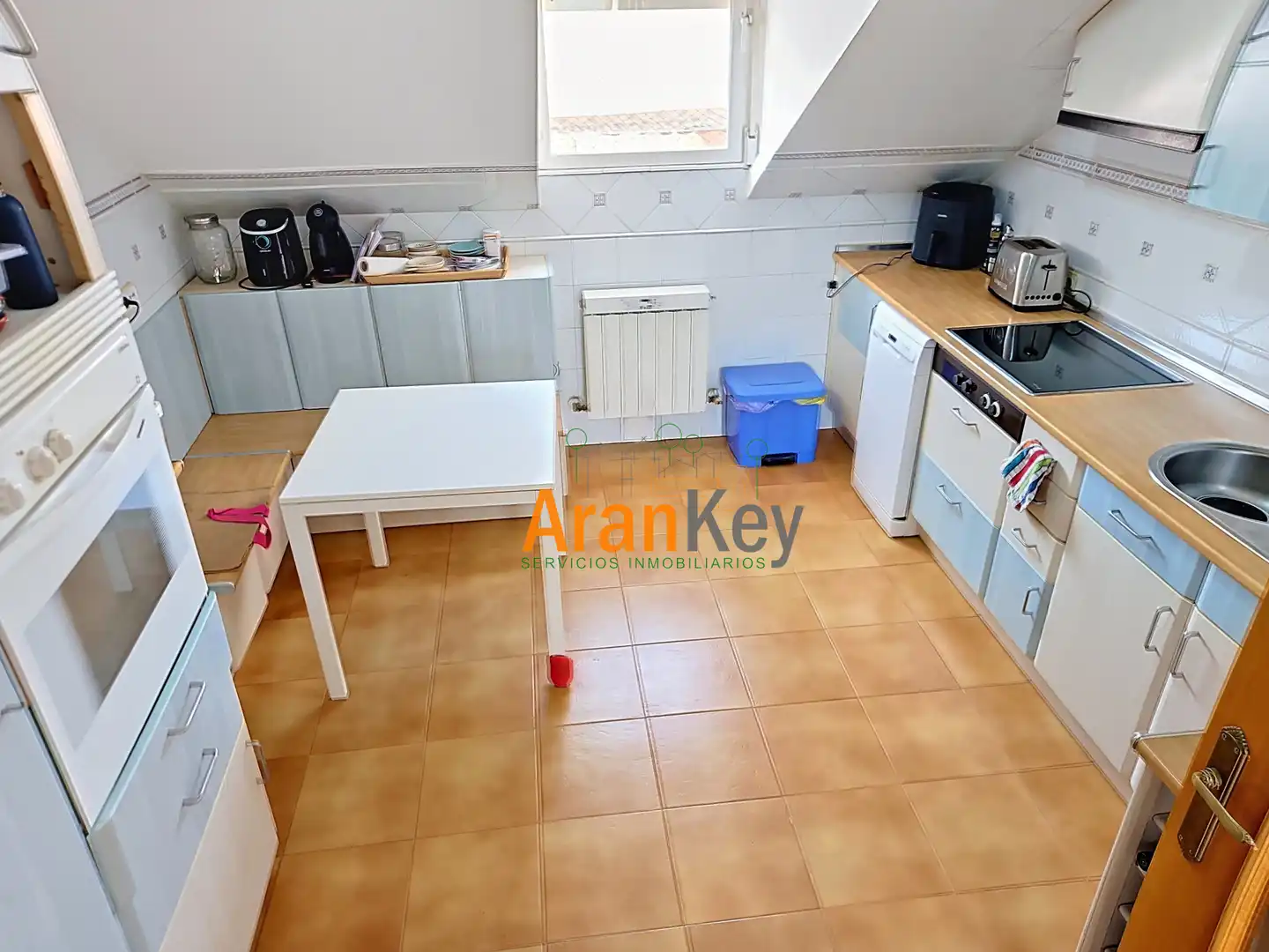 Kitchen of Flat for sale in Aranjuez  with Air Conditioner, Heating and Storage room