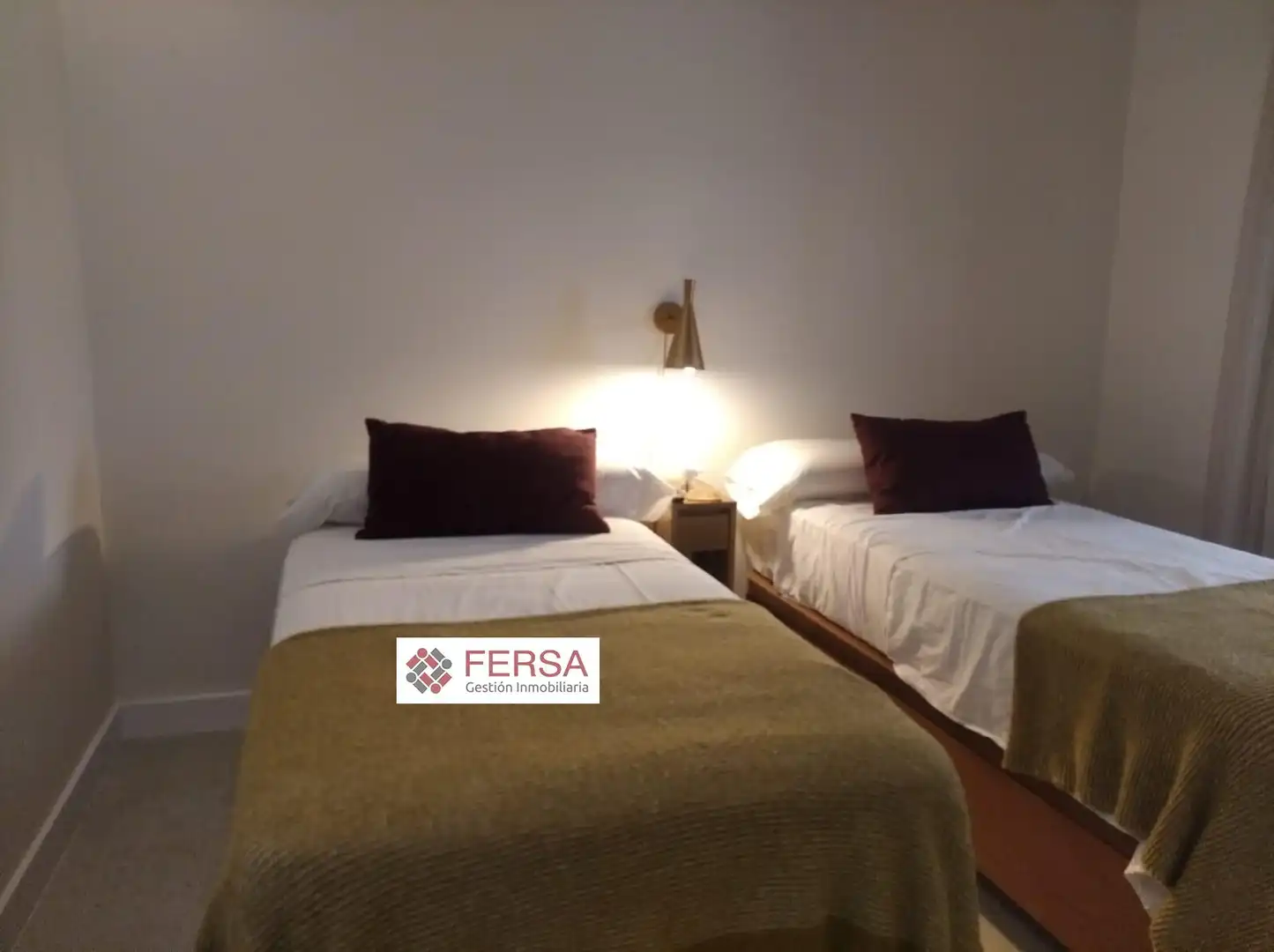 Habitación de Casa adosada de alquiler en El Puerto de Santa María con Aire acondicionado, Calefacción y Jardín privado