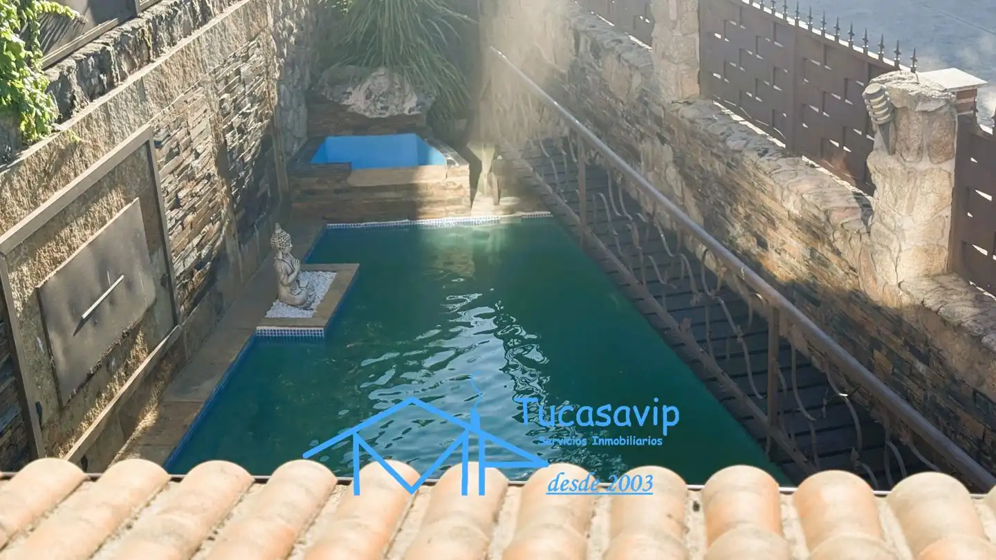 Piscina de Casa o xalet en venda en Cebreros amb Calefacció, Jardí privat i Terrassa