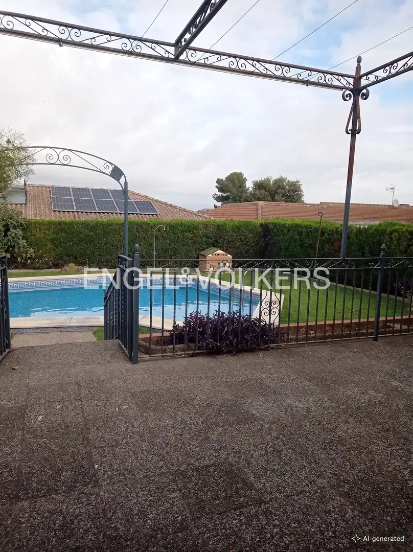 Piscina de Casa o chalet en venta en Dos Hermanas con Calefacción, Jardín privado y Terraza