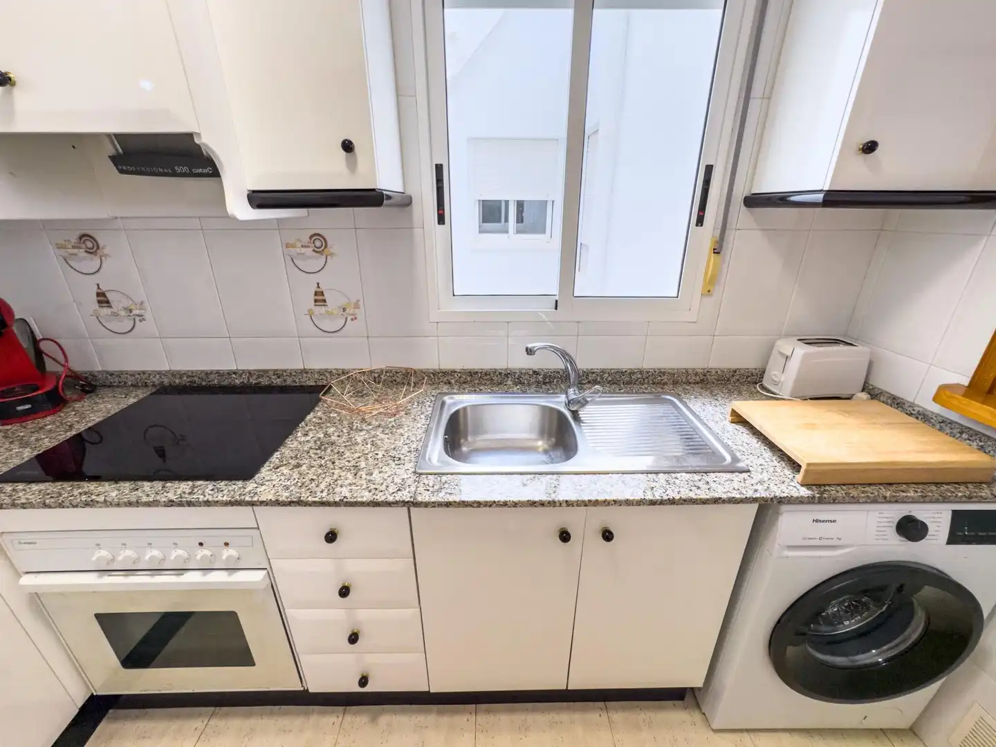 Cuina de Apartament de lloguer en Torrevieja amb Aire condicionat, Calefacció i Terrassa