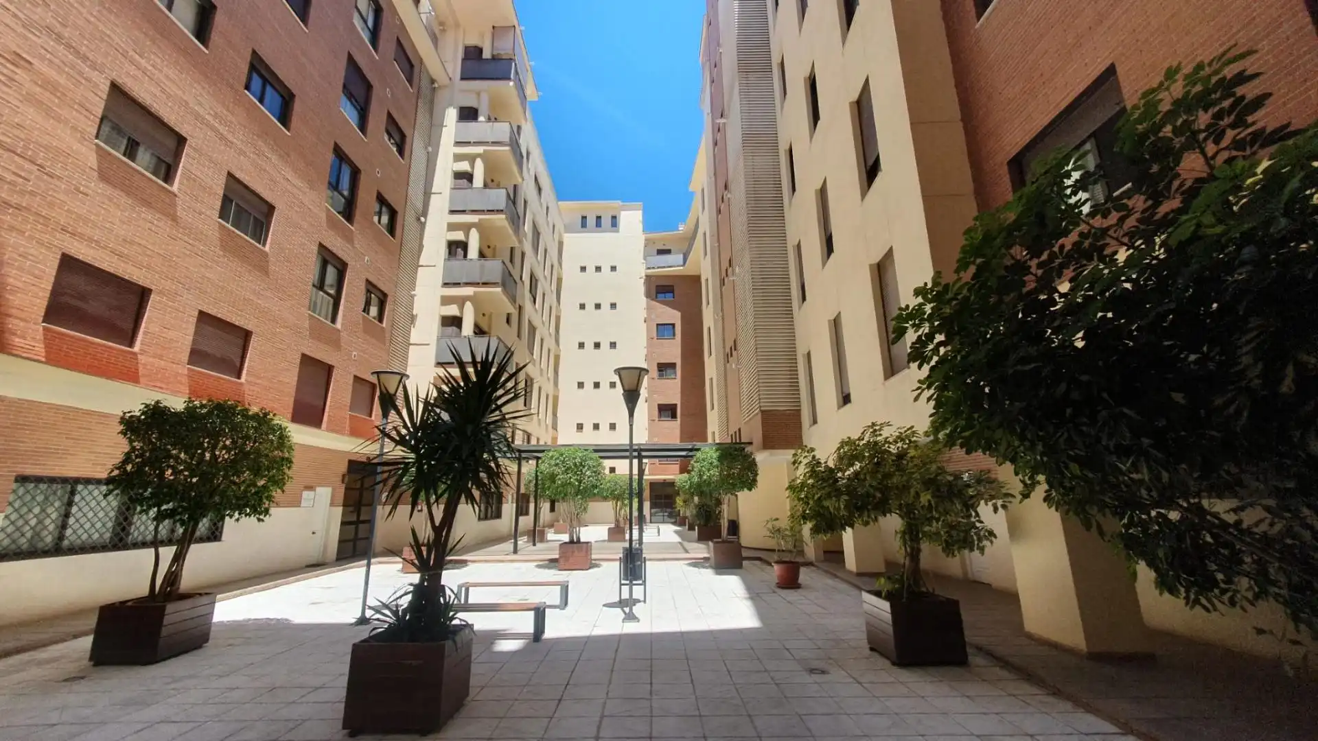 Flat with lift to rent in Alameda COLON