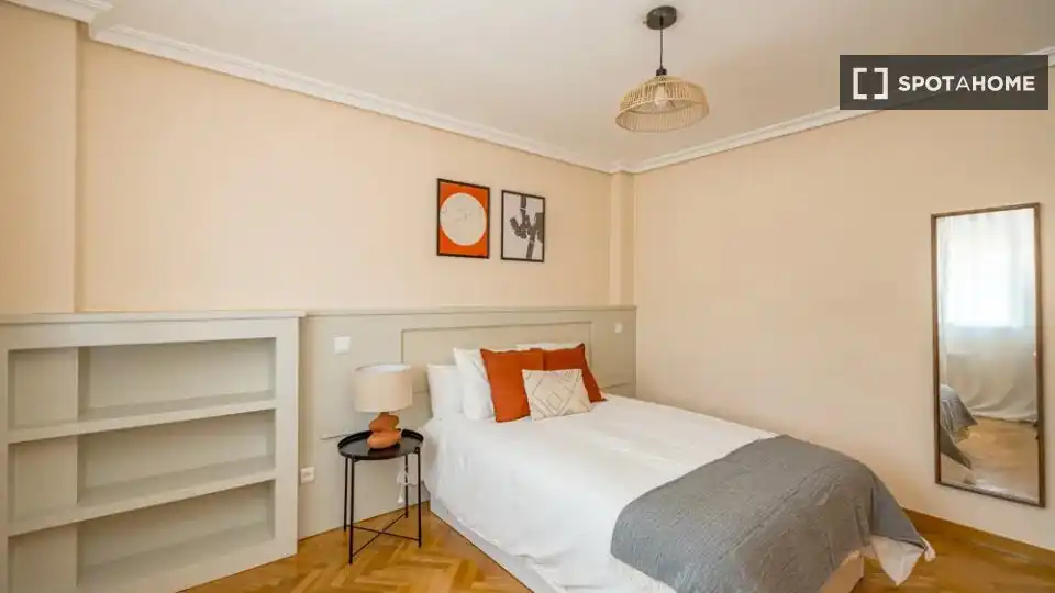 Bedroom of Flat for rent in Madrid  with Air Conditioner, Heating and Furnished