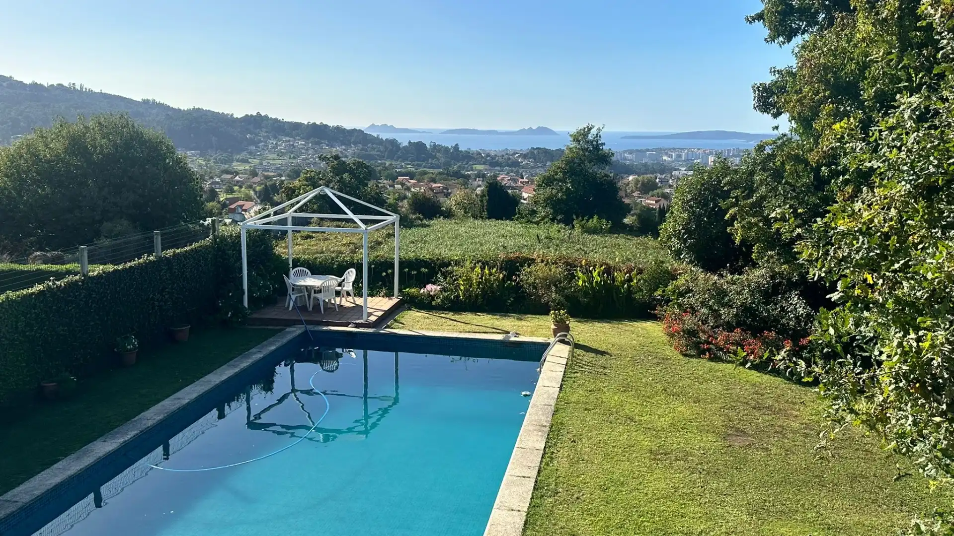Piscina de Casa o chalet en venta en Vigo  con Calefacción, Jardín privado y Parquet