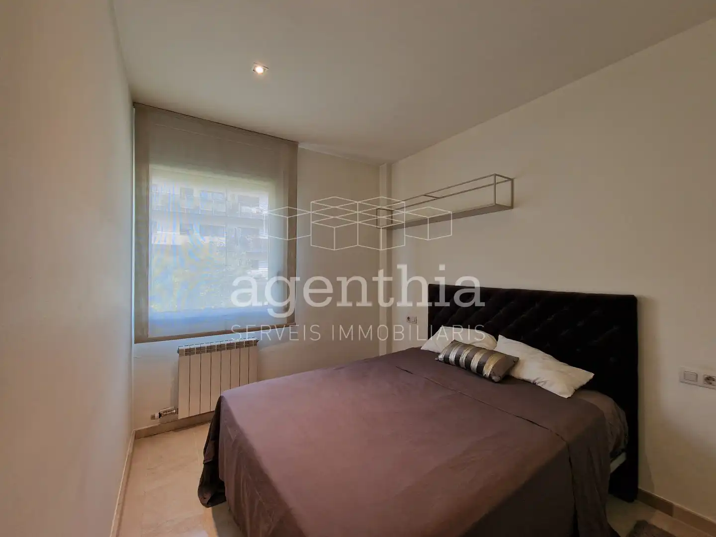 Schlafzimmer von Wohnung zum Verkauf in Girona mit Klimaanlage, Heizung und Terrasse