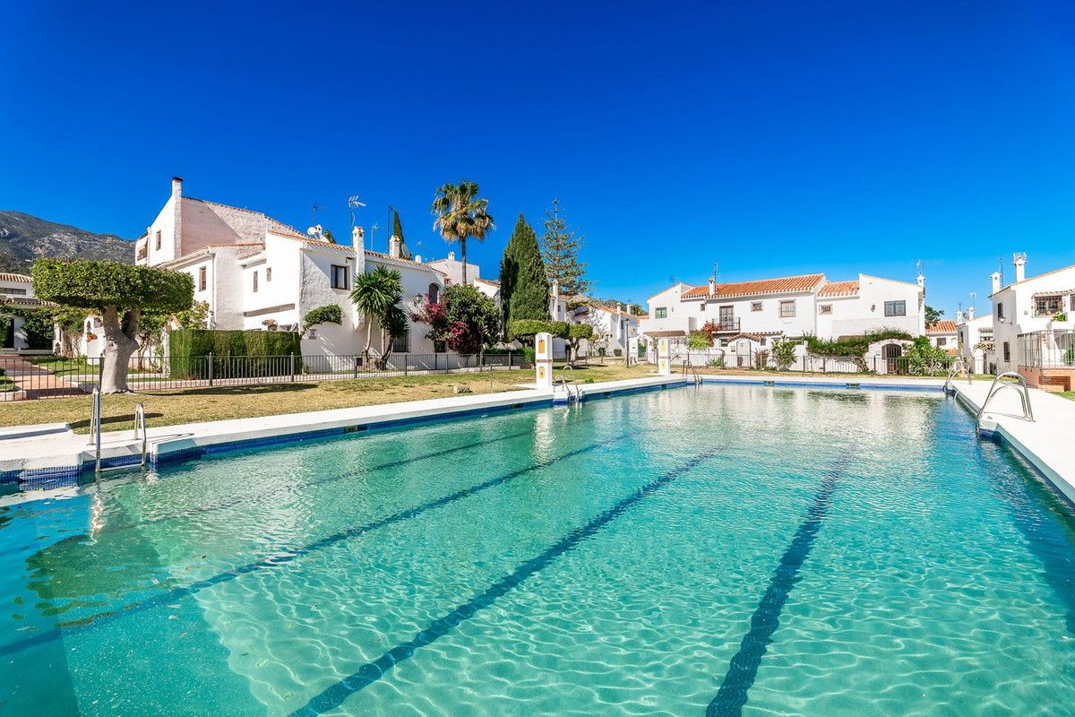 Piscina de Casa adosada en venda en Marbella amb Aire condicionat, Terrassa i Piscina