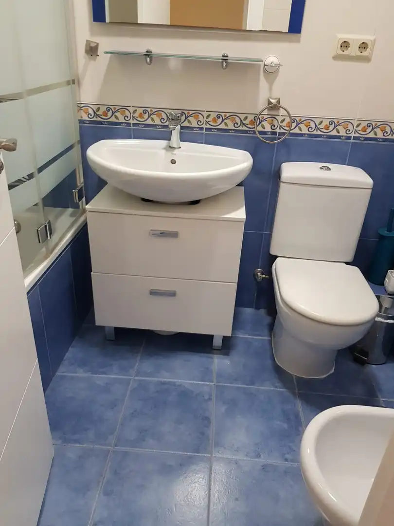 Baño de Piso de alquiler en Roquetas de Mar con Aire acondicionado, Calefacción y Parquet