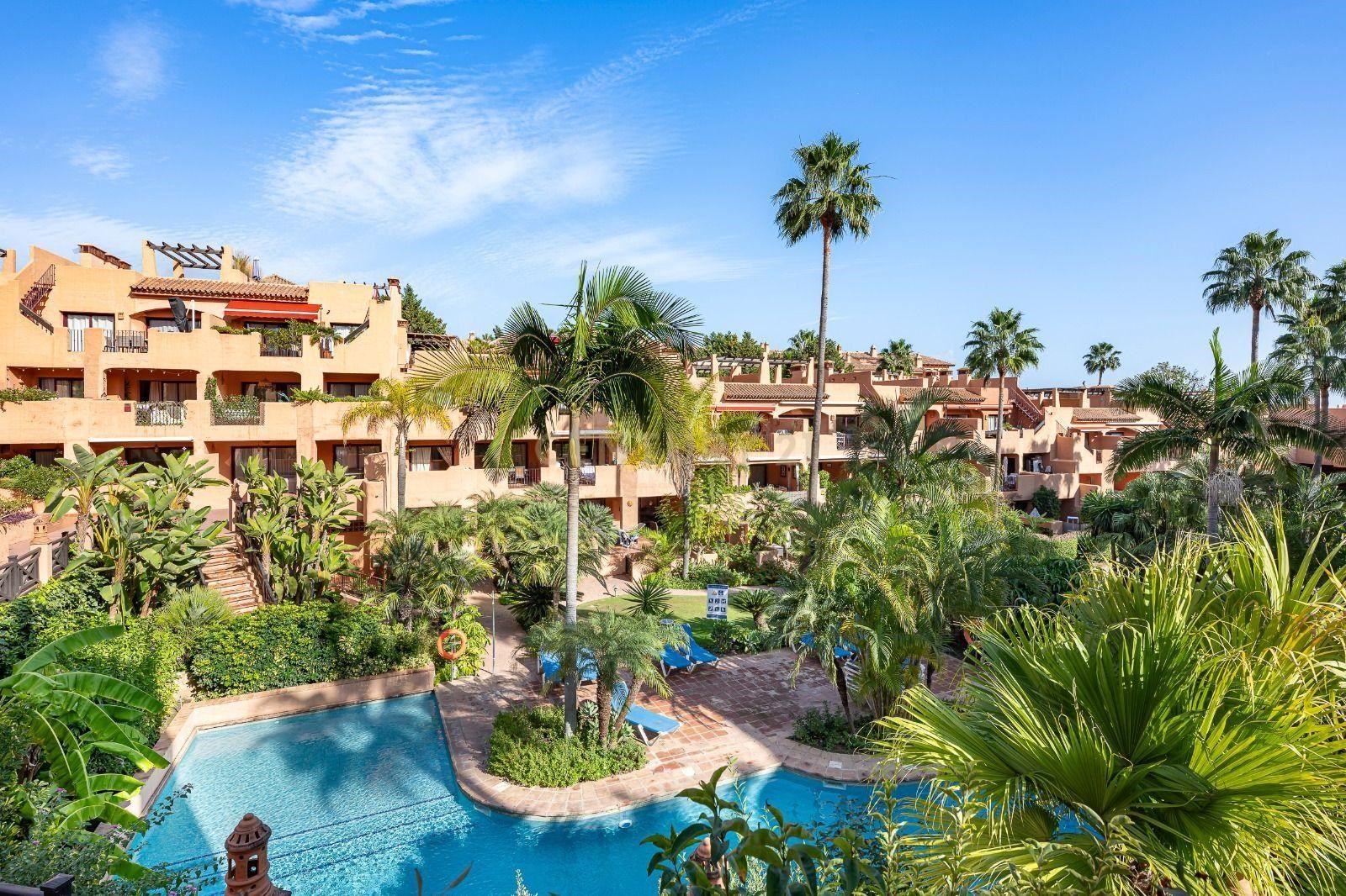 Exterior view of Flat for sale in Estepona  with Air Conditioner, Terrace and Furnished