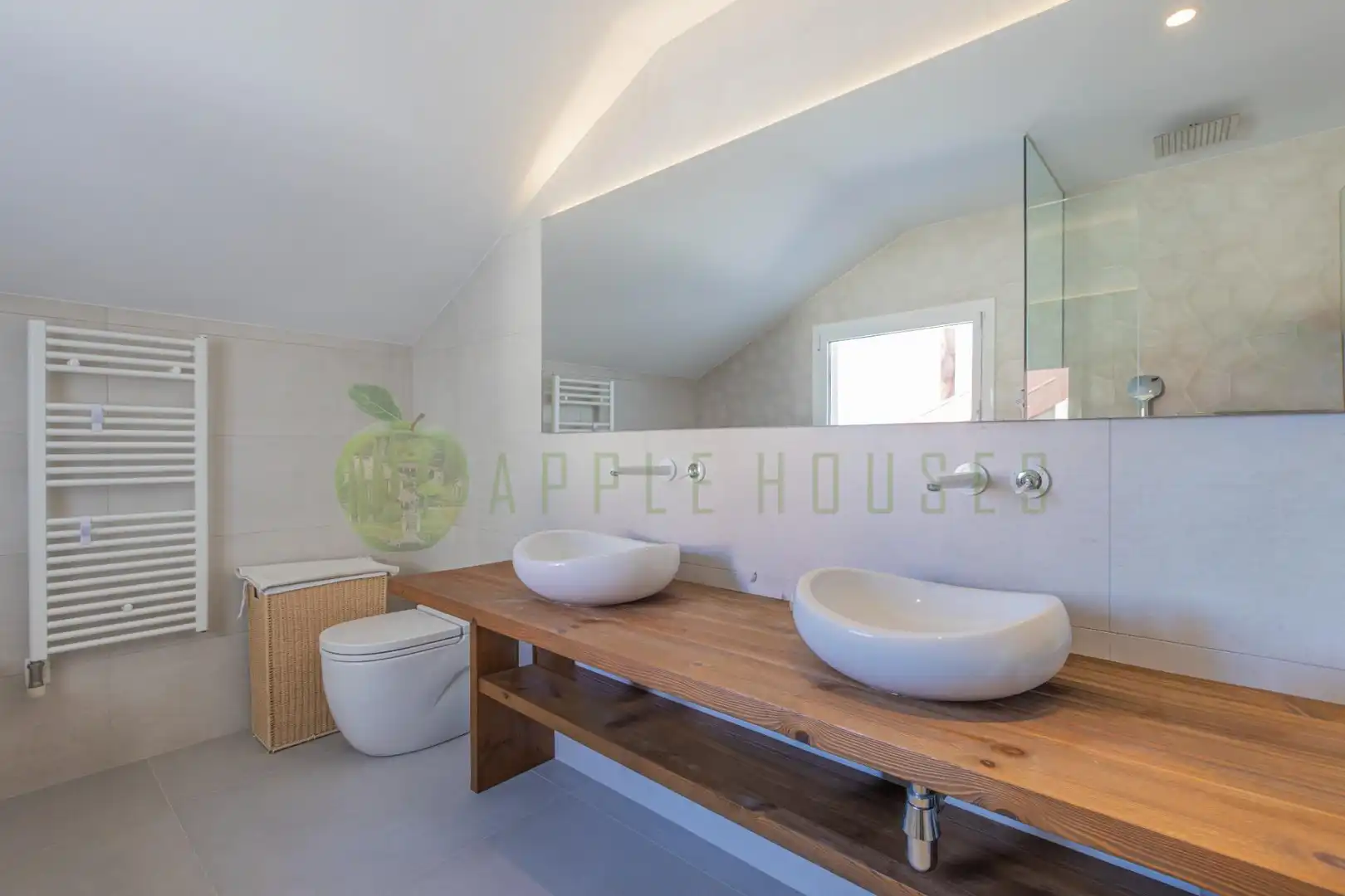 Bathroom of Attic for sale in Sitges  with Air Conditioner, Heating and Terrace