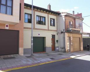 Vista exterior de Casa o xalet en venda en León Capital 