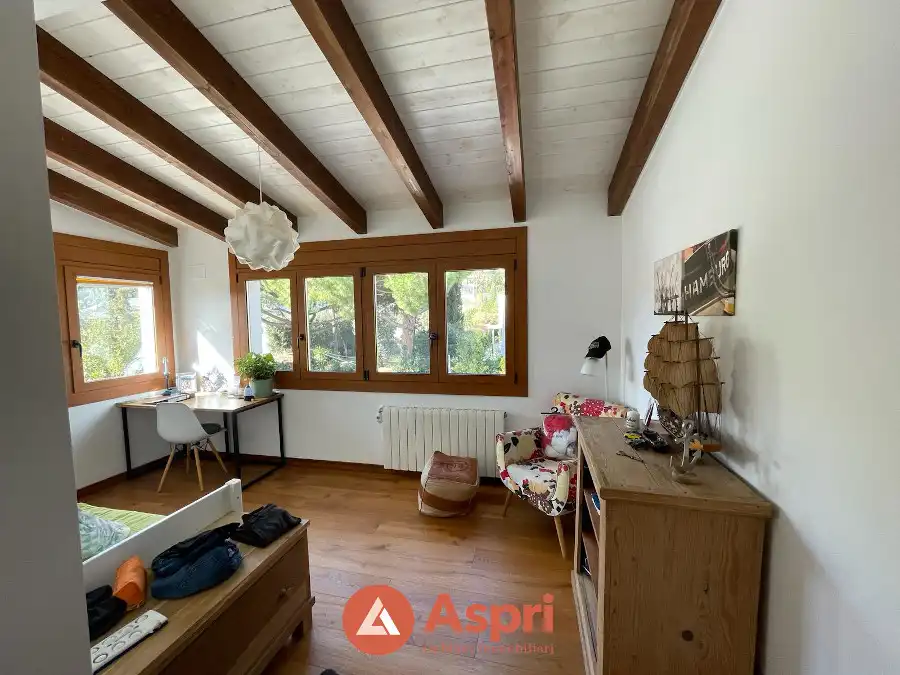 Sala d'estar de Casa o xalet en venda en Esplugues de Llobregat amb Aire condicionat, Calefacció i Jardí privat