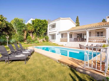 Villa avec balcon à vendre à Avenida Benamara 15
