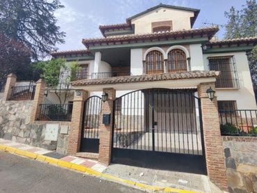 Haus zum Verkauf in Calle Cariñena