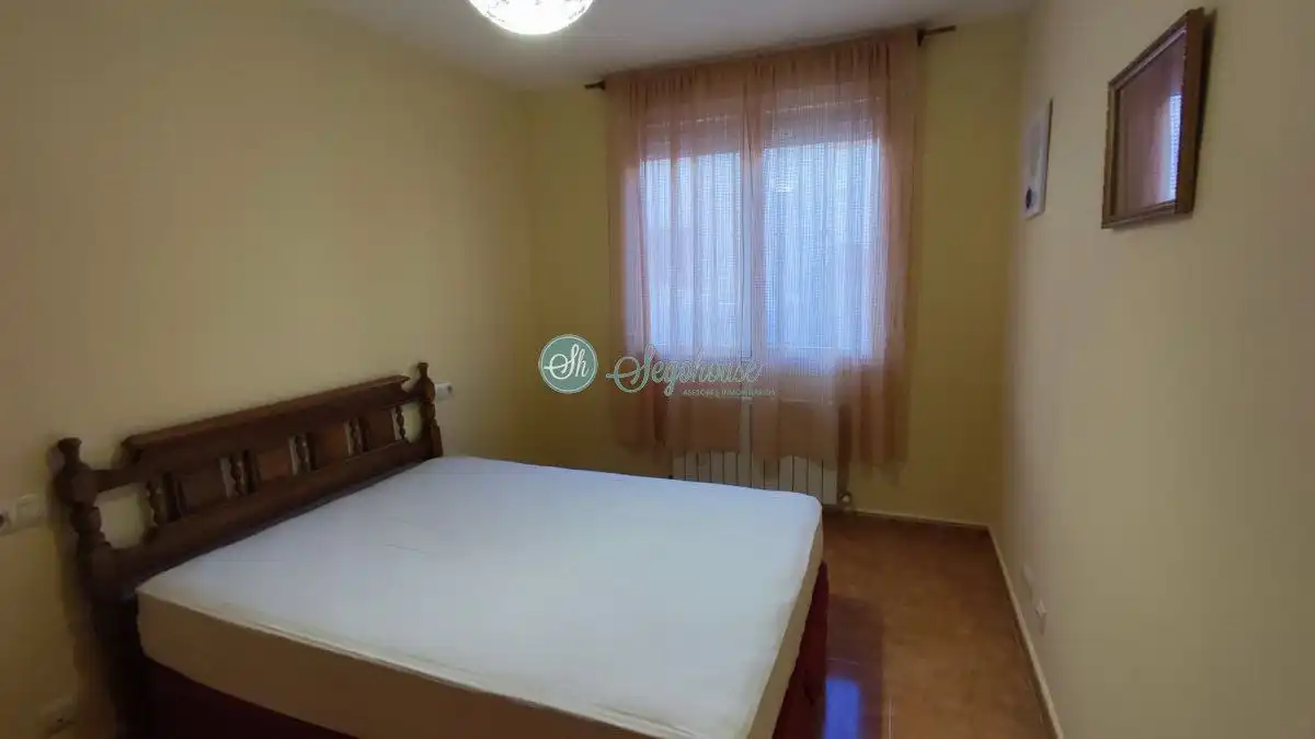Habitación de Piso en venta en Hontanares de Eresma con Calefacción, Terraza y Amueblado