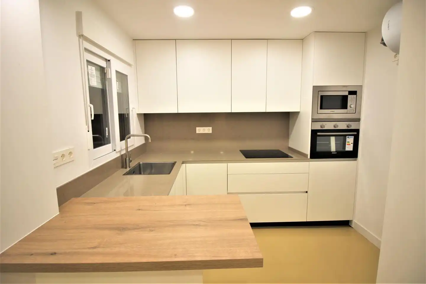 Cocina de Piso de alquiler en Almería con Aire acondicionado