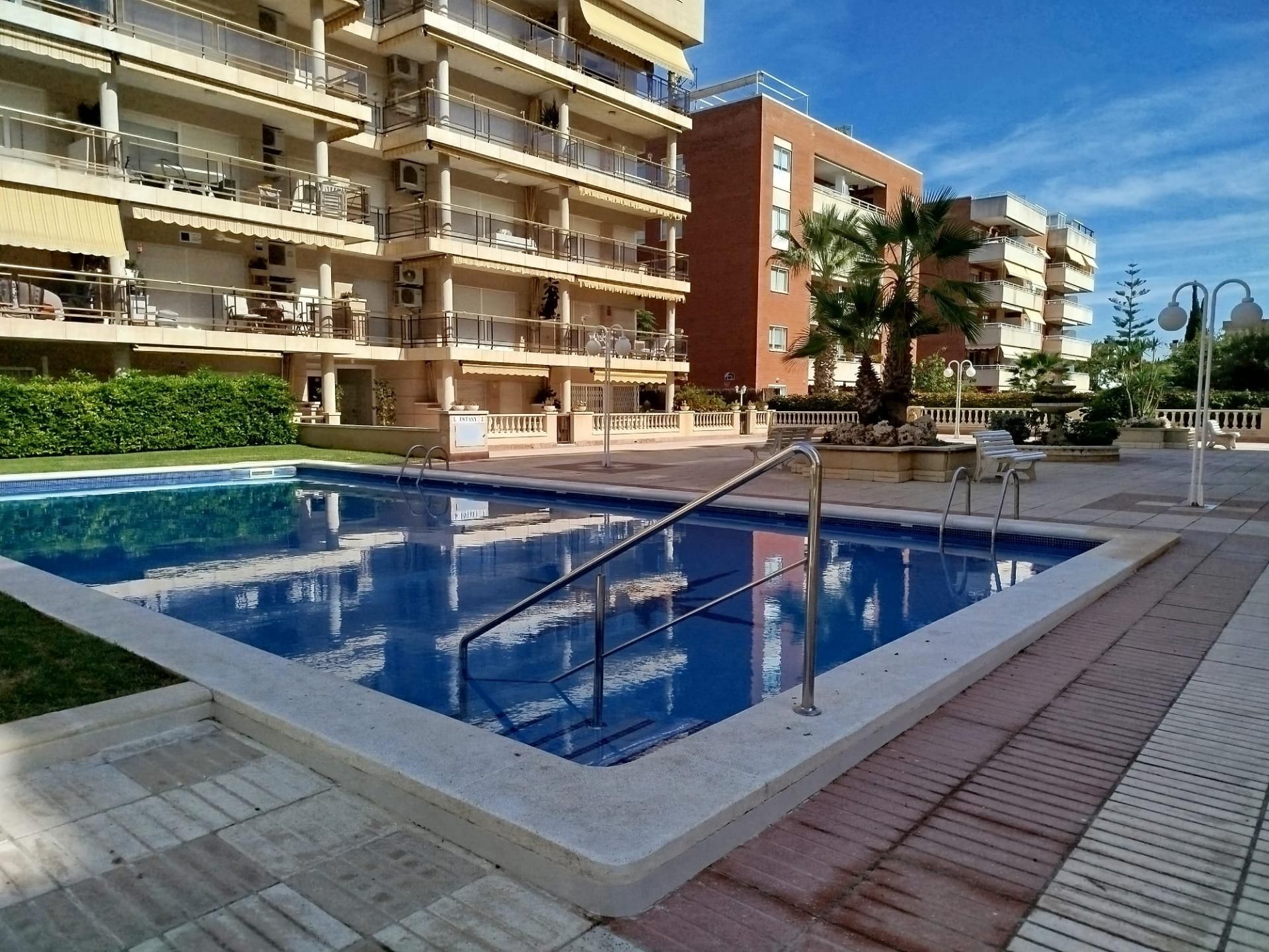 Piscina de Pis en venda en Calafell amb Aire condicionat, Parquet i Terrassa