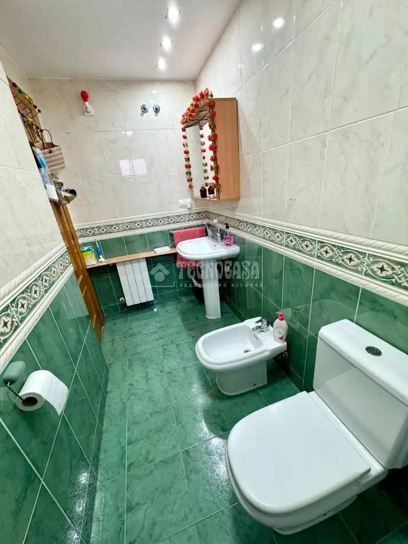 Bathroom of Attic for sale in Paterna  with Air Conditioner, Parquet flooring and Terrace