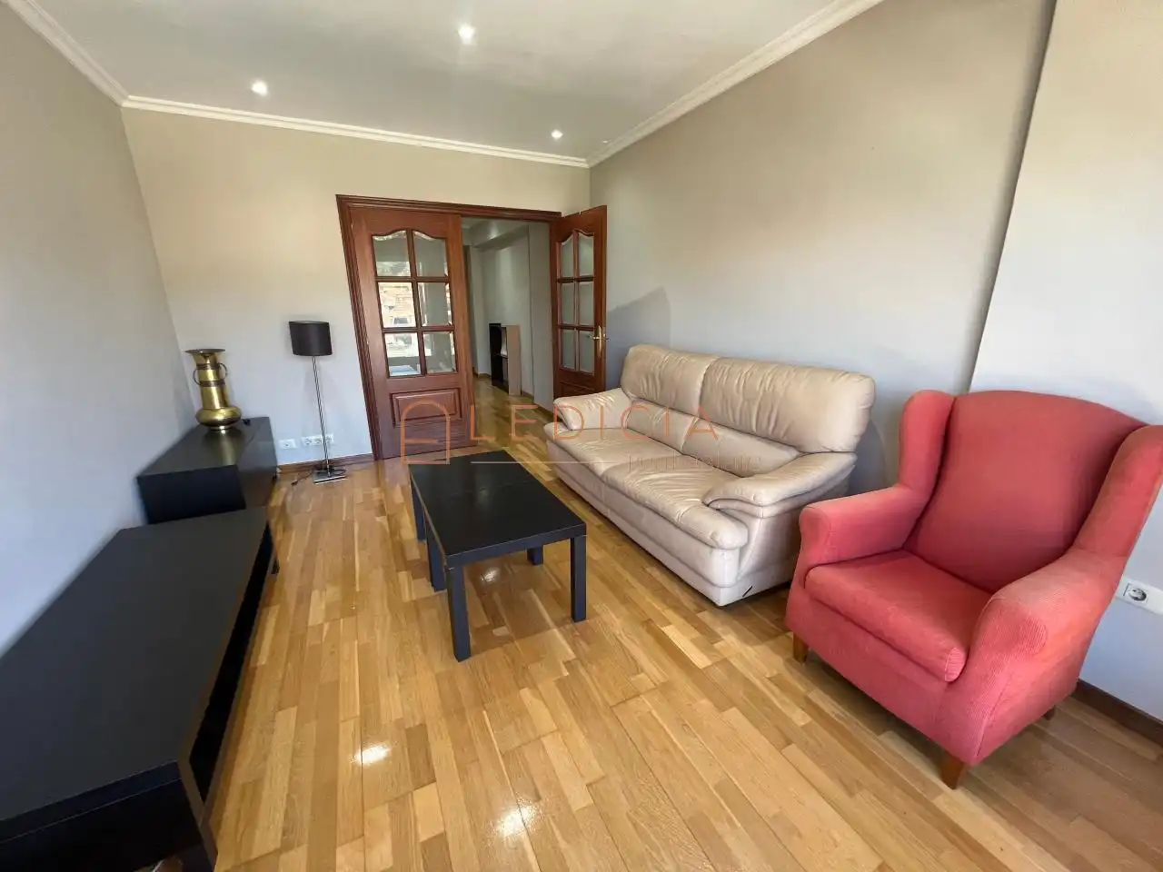 Sala de estar de Piso de alquiler en Vigo  con Calefacción, Parquet y Amueblado