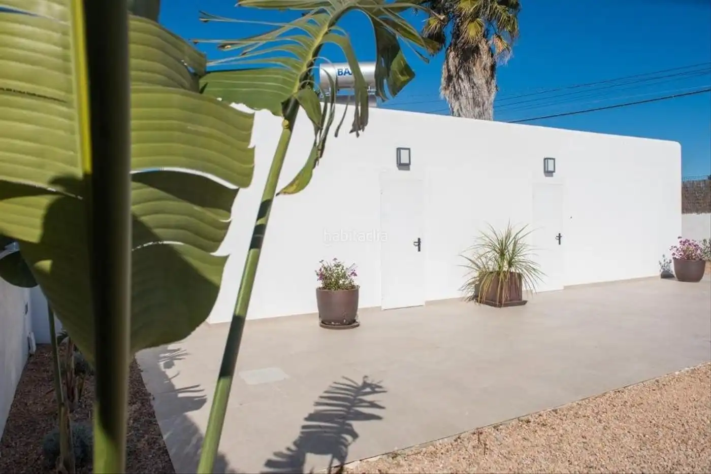 Chalet con jardín en venta en Diseminado Can Sargent 8404, imagen 2