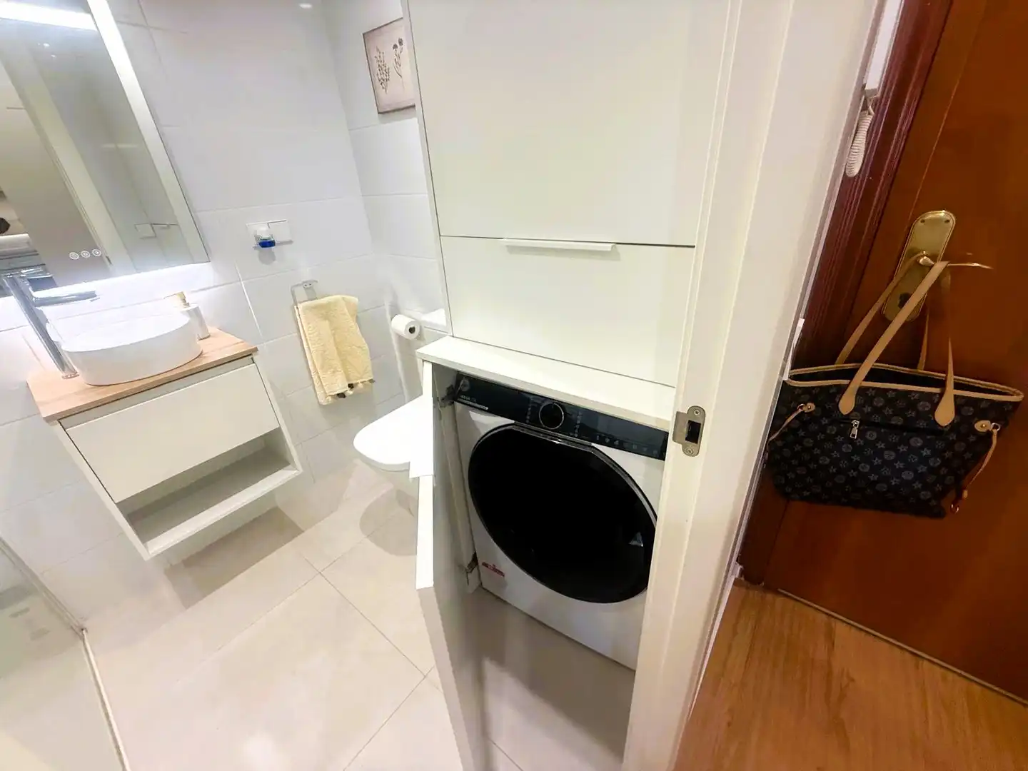 Appartamento con terrazza in affitto a Carrer de Xile, imagen 8